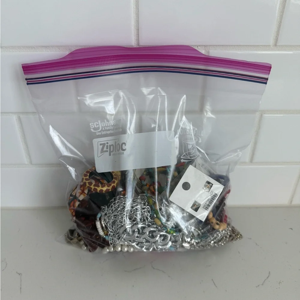 MYSTERY Jewlery BAG!!! all types of jewelry
2 pound bag of jewelry - Picture 1 of 3